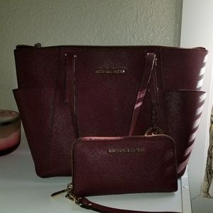 Michael Kors Saffiano Leather Wrislet Phone Case